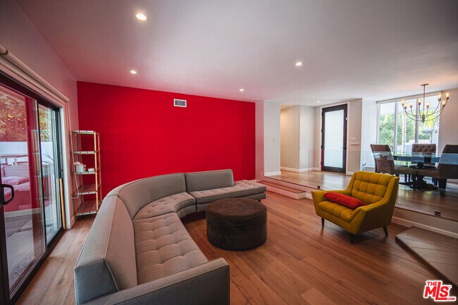 Foto del edificio - 3116 Beachwood Dr