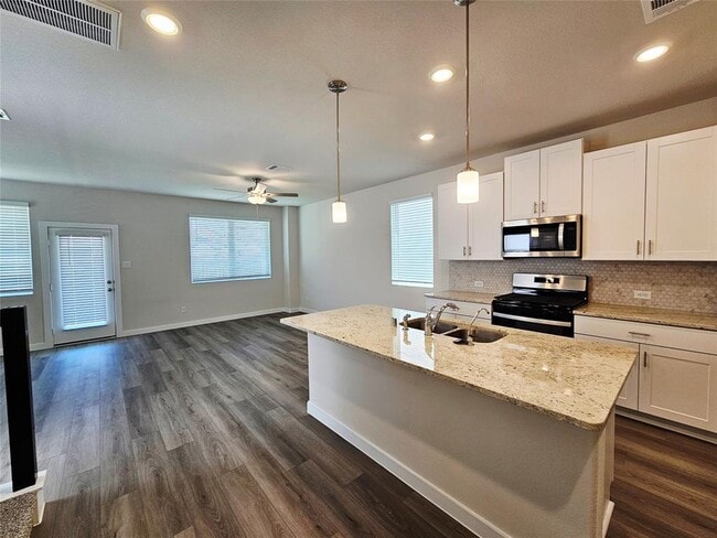 Building Photo - 3007 Valley Peak Dr