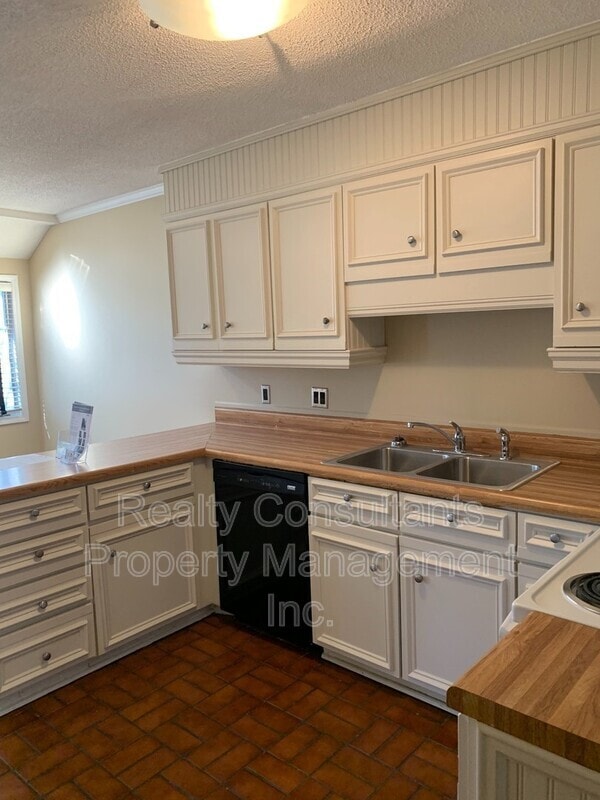 Building Photo - 306-D S Lindell Rd