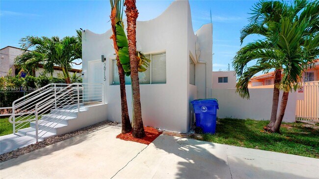 Building Photo - 2915 SW 24th St