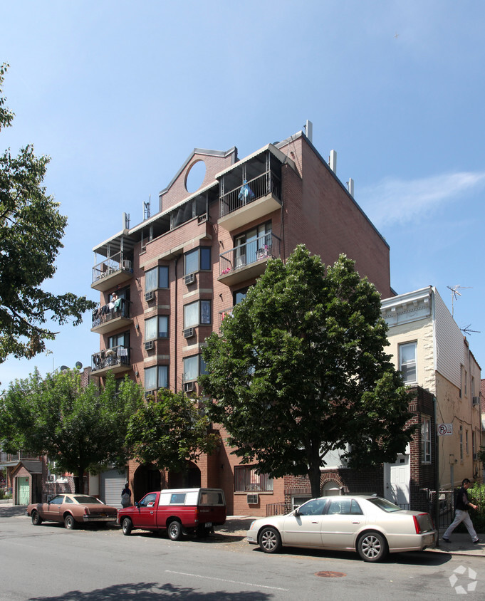 Building Photo - 48-10 111th St