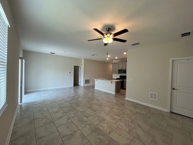 Foto del edificio - New 3 beds 2 baths Single Family in Davenport