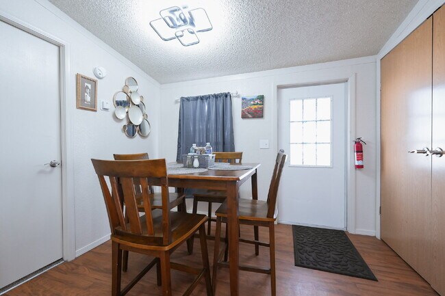 Foto del edificio - Modern 2-Bedroom/2 Bath Home