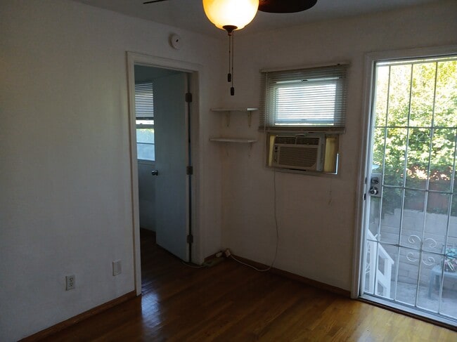 Foto del edificio - 7848 Normal Ave