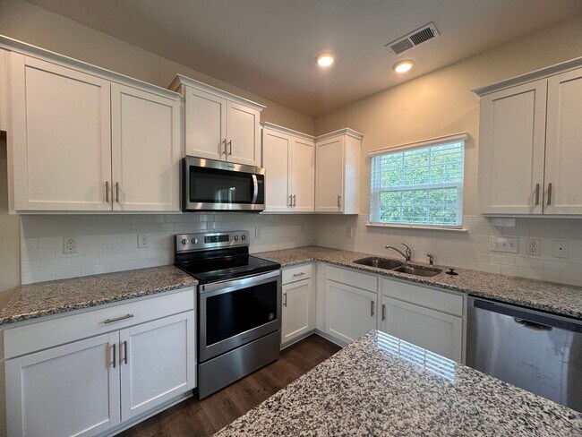 Foto del edificio - Beautiful 4BR 2.5BA Home in Trinity