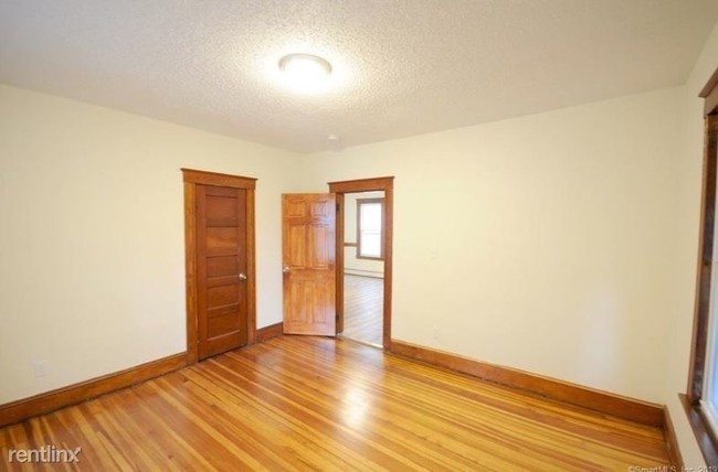 Building Photo - 3 br, 1 bath Apartment - 41 Allen St 3 Unit 3