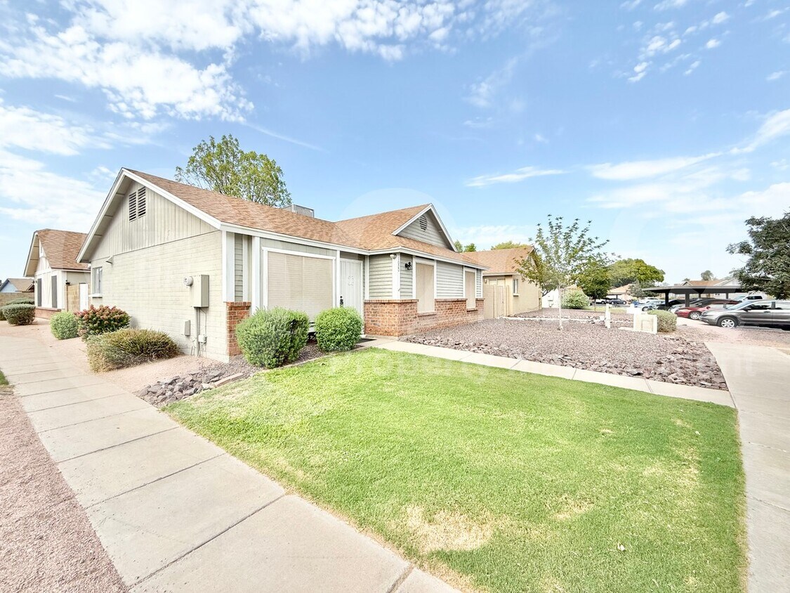 Primary Photo - 1055 N Recker Rd