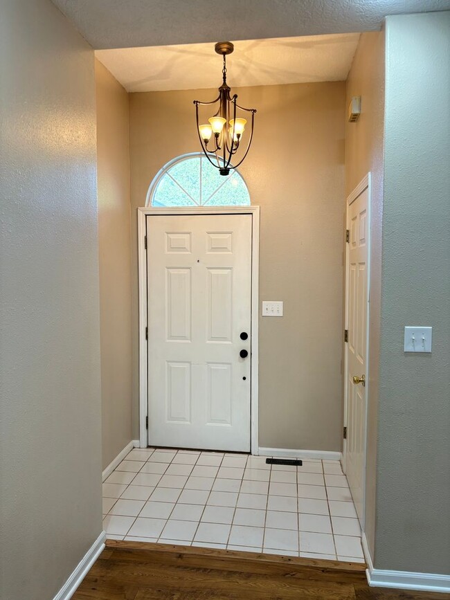 Building Photo - 3 Bedroom All Brick Home Southwest Springf...