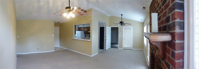 Building Photo - 400 Raintree Rd