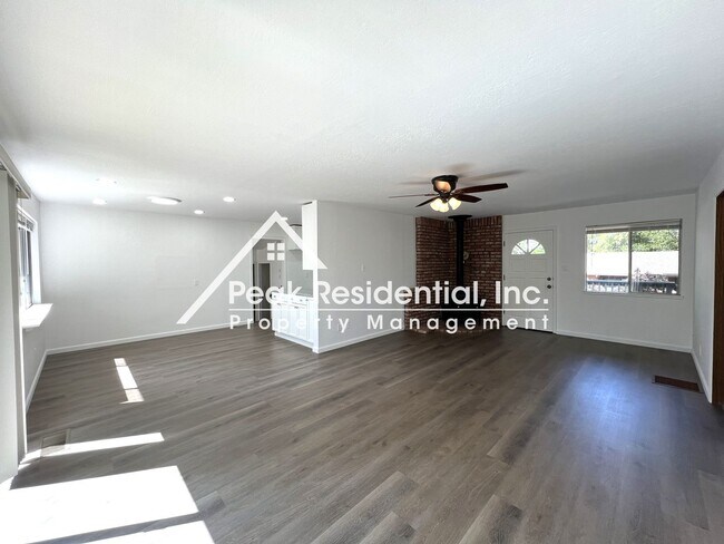 Foto del edificio - Wonderful 4bd/3ba Home-Must See!
