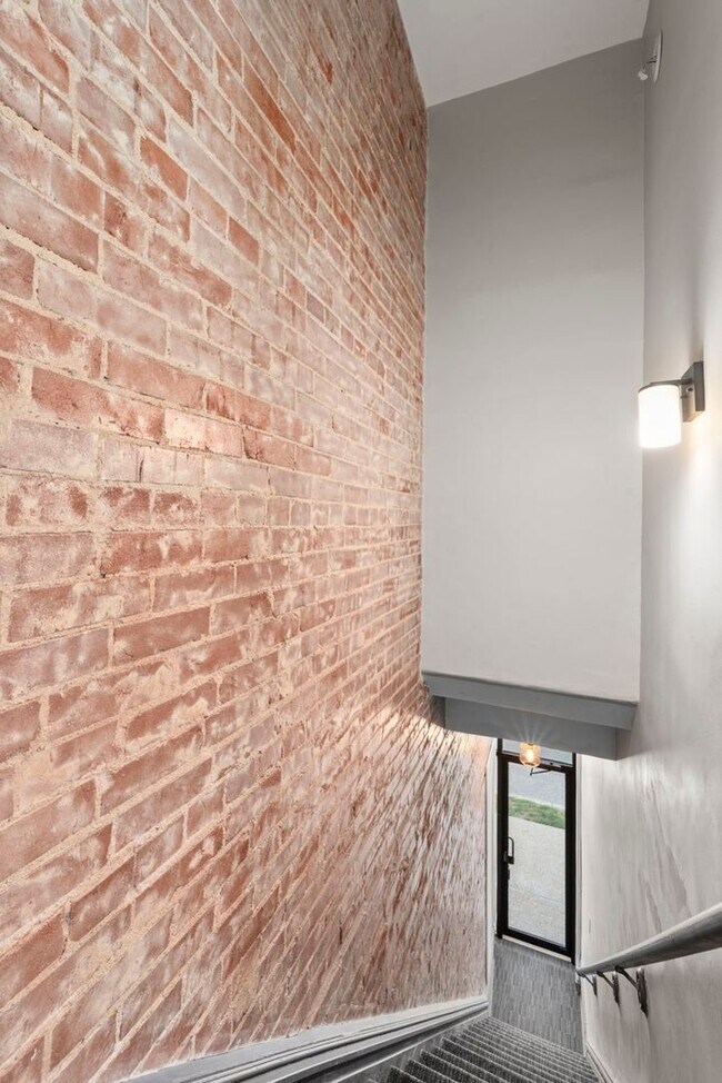 Foto del edificio - 2700-2702 Macklind