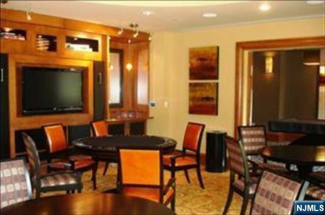 Foto del edificio - 8100 River 615