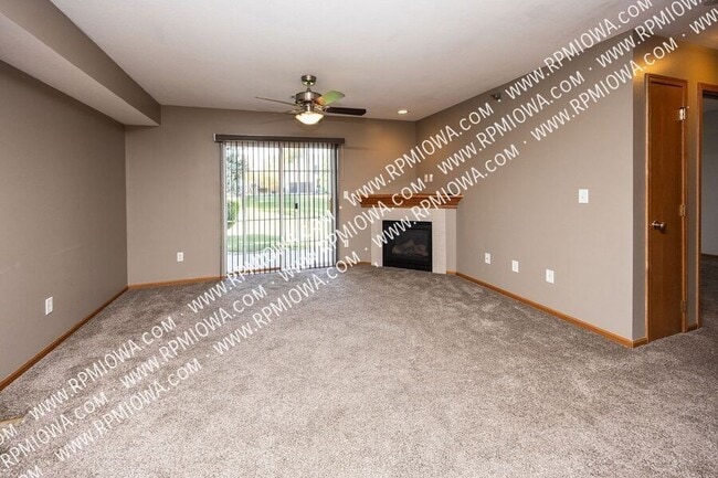 Building Photo - 701 SE Dovetail Rd