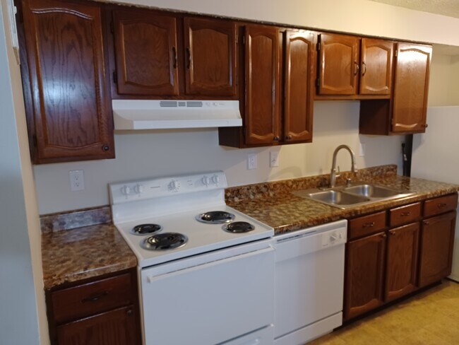 Kitchen - 800 Heather Ridge Dr
