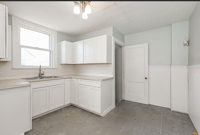 Building Photo - 5577 Grasmere Ave