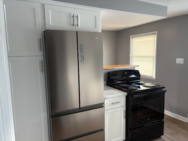 Foto del edificio - 136 Kenview Ave