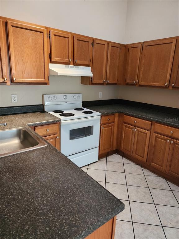 Building Photo - 2747 Kavalier Dr