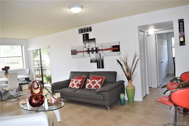 Foto del edificio - 400 W Park Dr