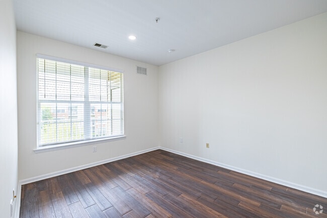 2BR, 2BA - 1,139SF - The Mosswood - Bedroom - The Highlands at Morris Plains