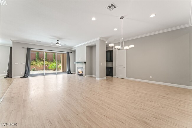 Foto del edificio - 7291 Ellington Park St