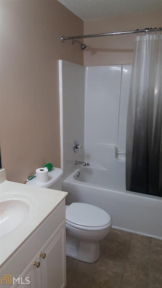 Foto del edificio - 1731 Summerwoods Ln