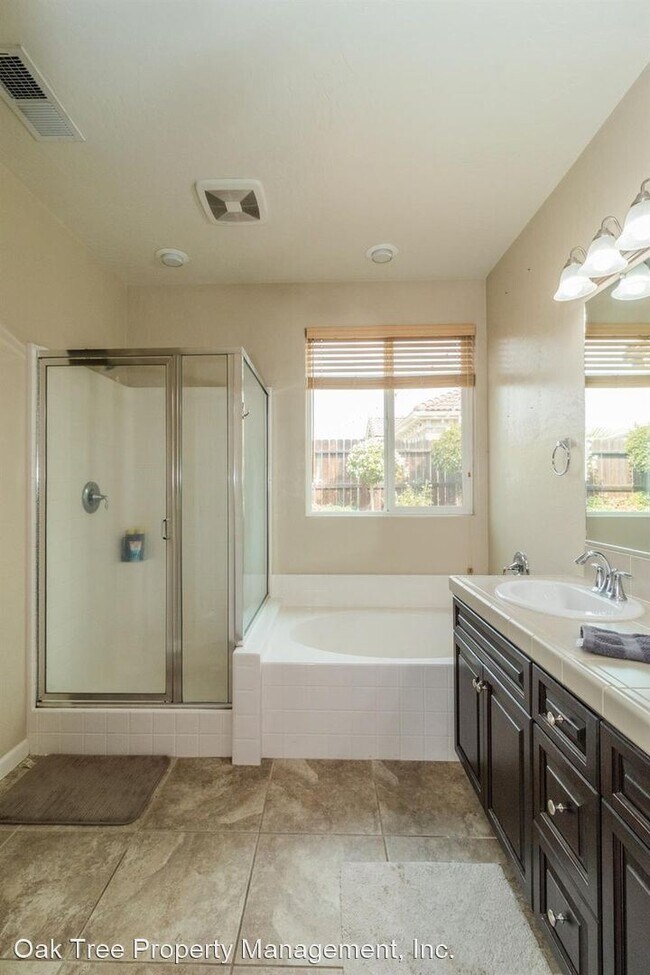 Foto del edificio - 3 br, 2 bath House - 10598 N. Whitney Avenue