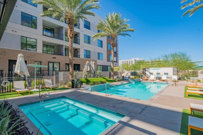 Building Photo - C2JX3W Tempe