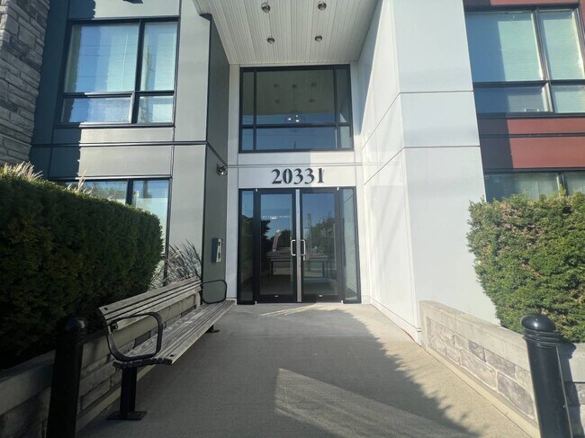 Photo du bâtiment - 20331 Dewdney Trunk Rd