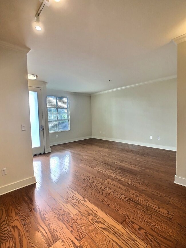 Building Photo - Beautiful 1 Bedroom Condo for Rent