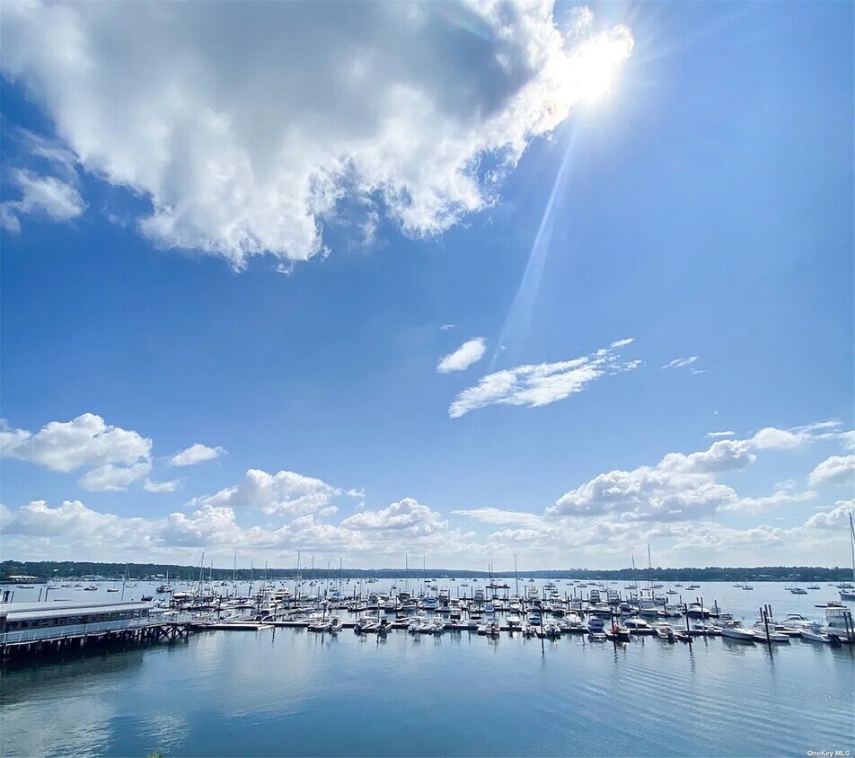 9 The Quarter Deck, Port Washington, NY 11050 Townhouse for Rent in