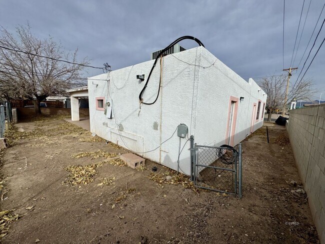 Foto del edificio - 419 E 7th St