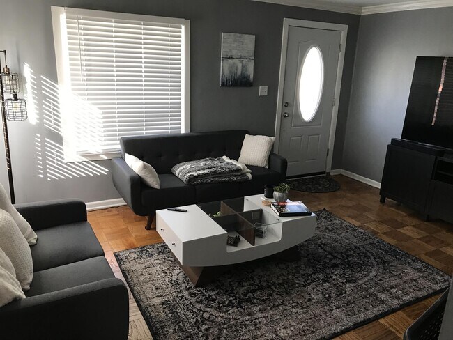 Foto del edificio - 893 Mathews Rd