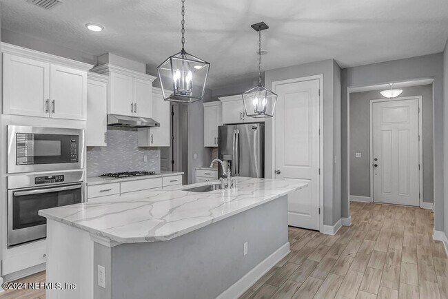 Building Photo - 588 Vista Lake Cir