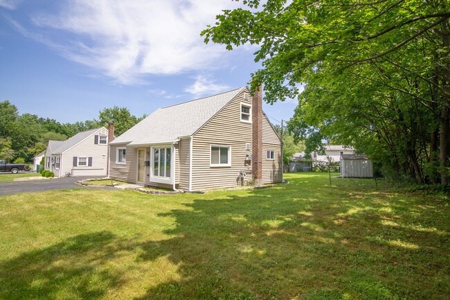 Building Photo - 2 BD 1 BA North Colonie Schools