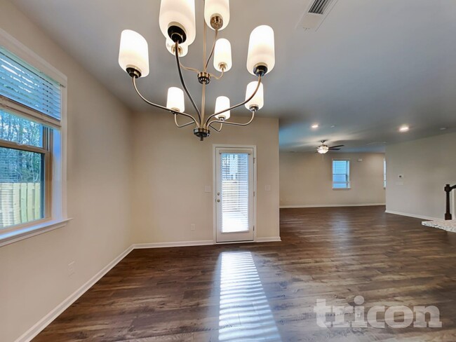 Foto del edificio - 203 Chapelcrest Ln