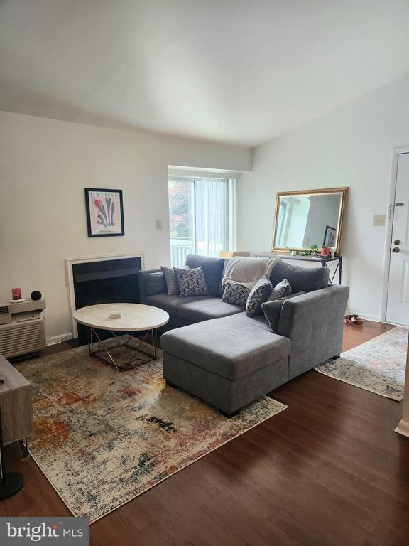 Primary Photo - 2050 Lucas Ln