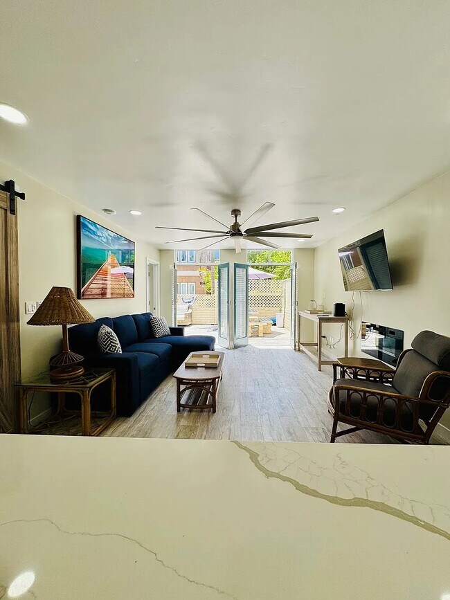 Foto del edificio - 738 Dover Ct