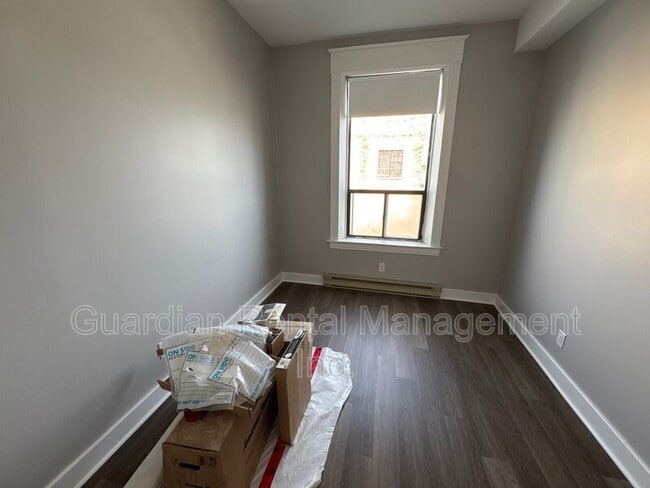Building Photo - 209 Simpson St