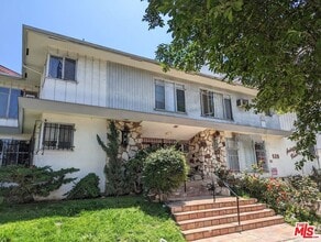 Building Photo - 628 S Ardmore Ave