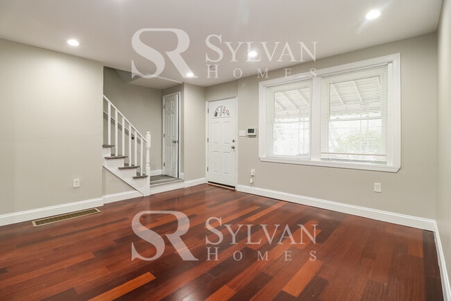 Building Photo - Prepare to be impressed by this 3 bedroom,...
