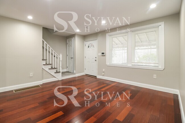 Foto del edificio - Prepare to be impressed by this 3 bedroom,...