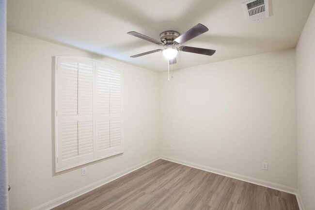 Building Photo - 308 Magnolia Dr