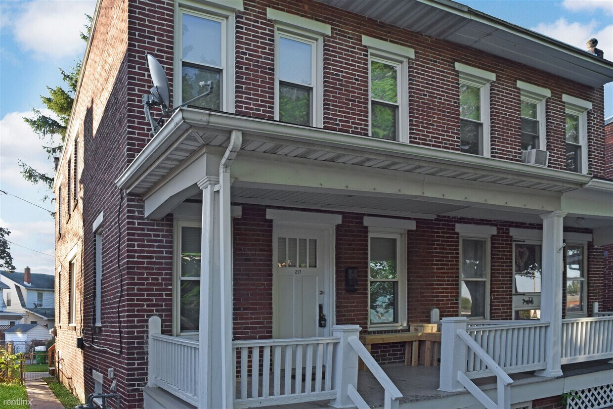 Primary Photo - 3 br, 1 bath House - 217 N Eberts Ln