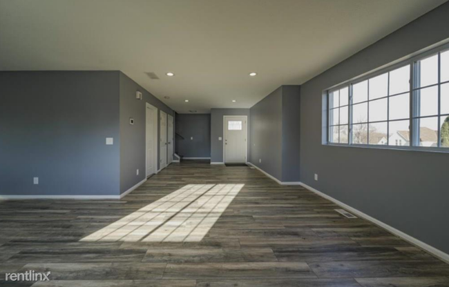 Building Photo - 4 br, 4 bath House - 124 3rd Ave S