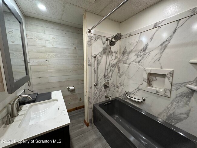 Foto del edificio - 548 Main St