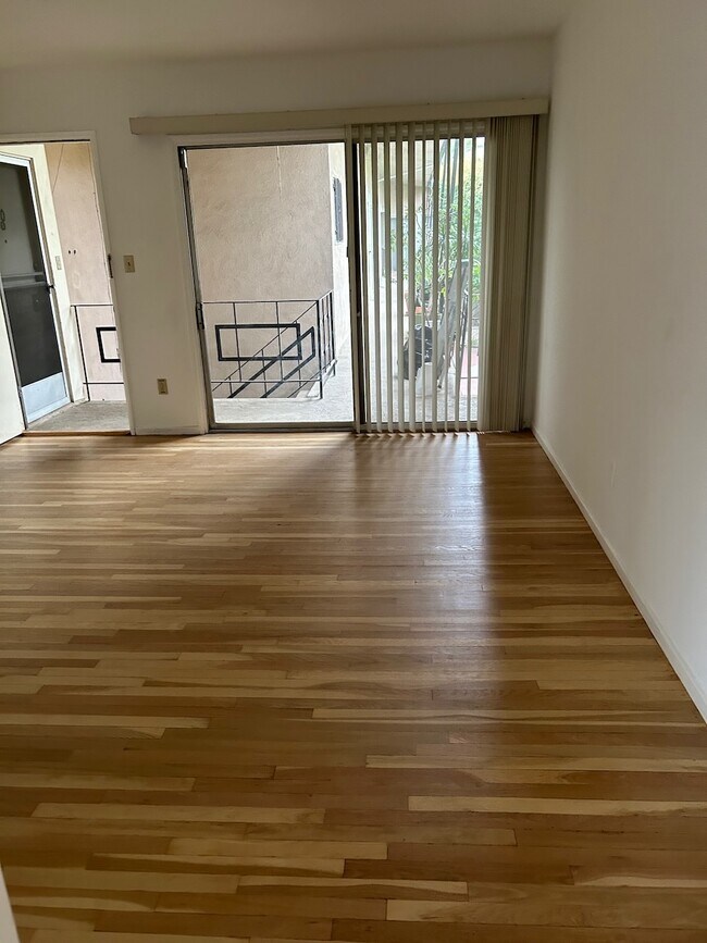 Living Room - 1550 N Hayworth Ave