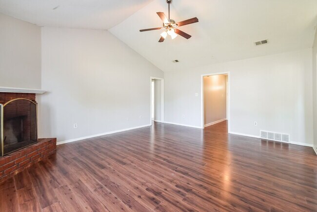 Foto del edificio - 7082 Layne Dr