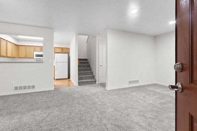 Foto del edificio - Spacious 2 Bedroom, 2.5 Bath Townhome in D...