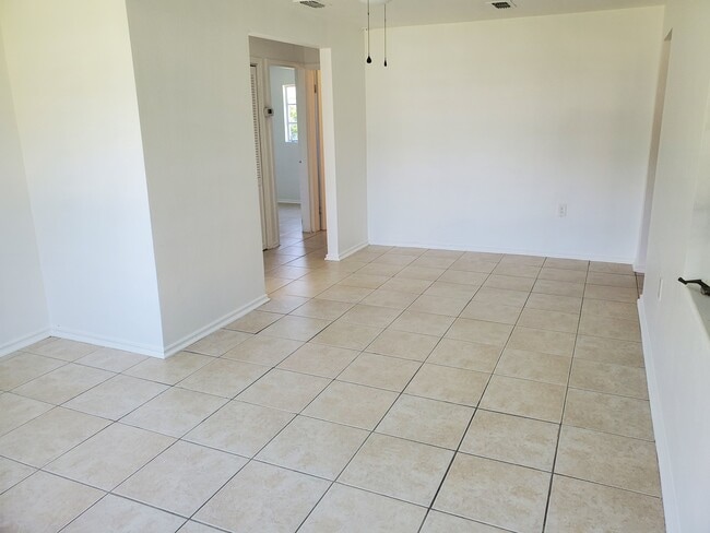 Living room - 663 Ololu Dr