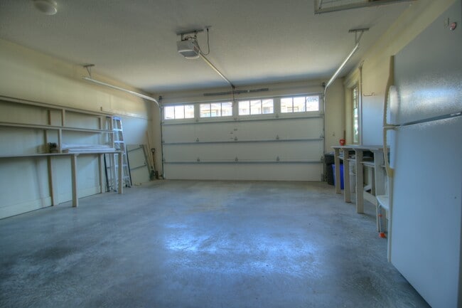 Building Photo - 8764 Hofer Dr
